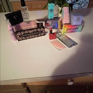 Make up bundle lot